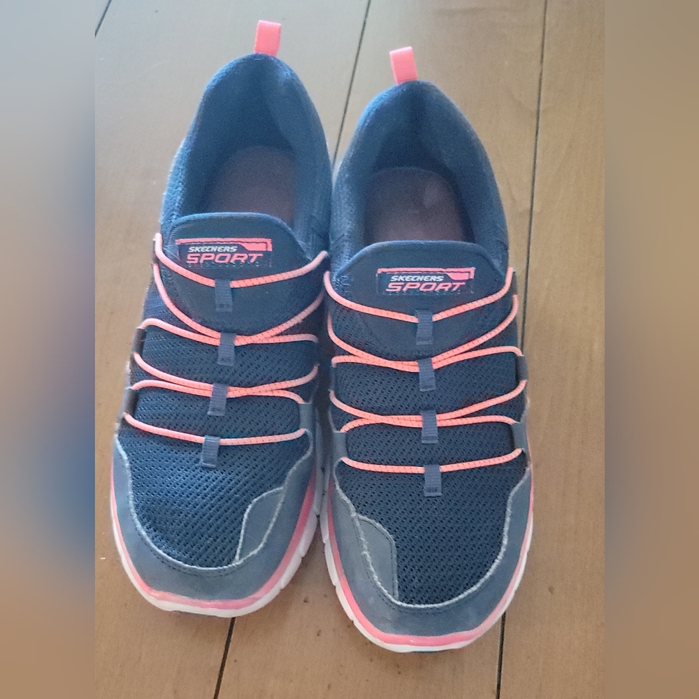 Womens Slip On Sketchers  Navy With Coral Strapping 7.5 M